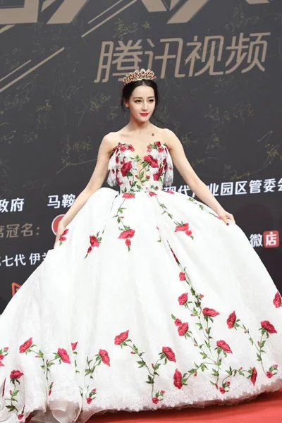 Actriz Cantante Modelo China Etnia Uigur Dilireba Vestida Con Vestido — Foto de Stock