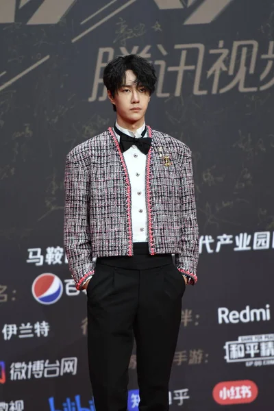 Attore Ballerino Cantante Rapper Conduttore Motociclista Professionista Cinese Wang Yibo — Foto Stock