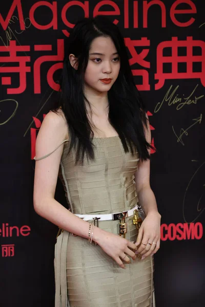 Musisi Taiwan Dan Aktris Ouyang Nana Menghadiri Acara Mode Cosmo — Stok Foto