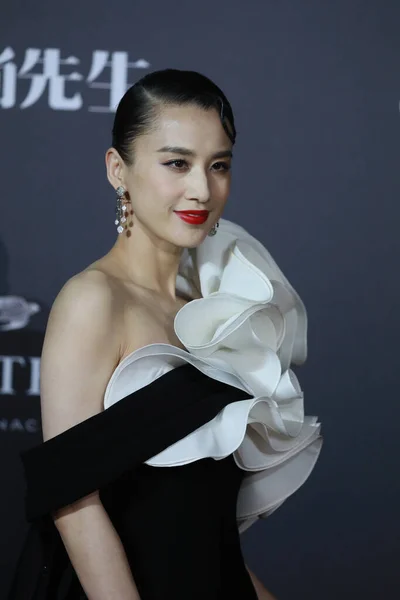 中国の女優で歌手の黄Shengyiは エヴァ 黄としても知られており 12月2020でEsquire中国の年次ガラに出席します — ストック写真