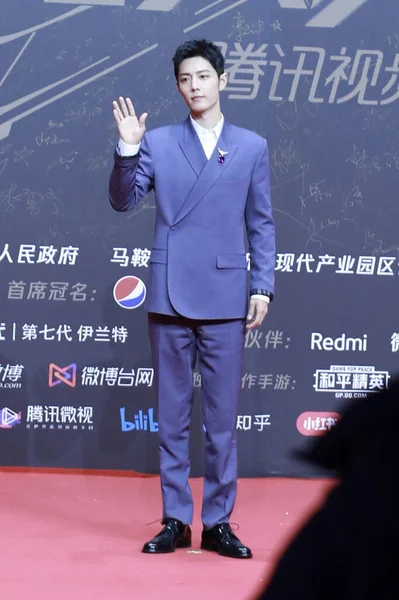 2007年12月20日 在江苏省南京市举行的2020年腾讯影星大奖红地毯上 中国男演员兼歌手萧赞身着迪奥套装出席了颁奖典礼 — 图库照片