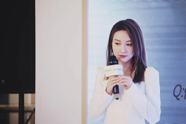Die Chinesische Moderatorin Und Schauspielerin Die Für Ihre Moderation Der — Stockfoto