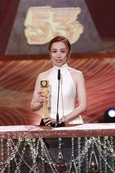 在2021年1月10日于中国香港举行的Tvb周年嘉年华期间 根据Tvb凯蒂功合约获最佳影星奖的香港女演员 — 图库照片