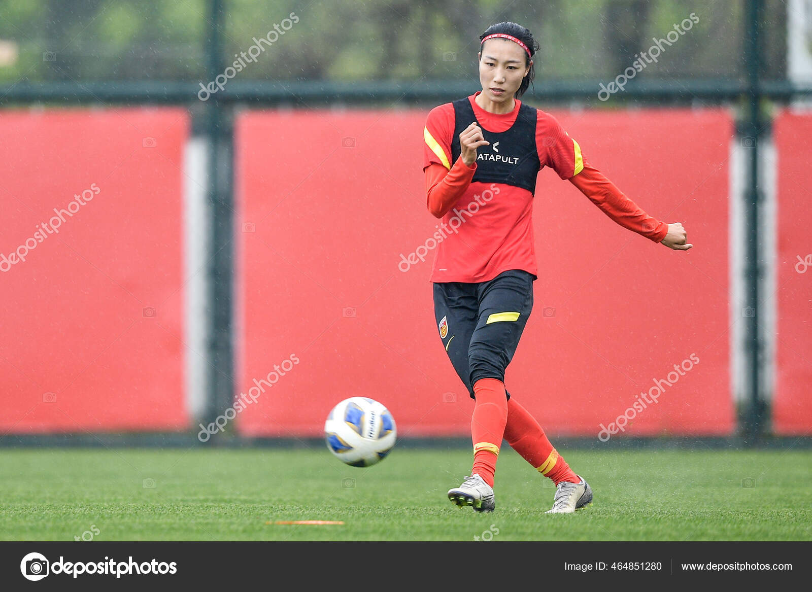 中国女子サッカートレーニング 年東京オリンピック女子サッカートーナメントプレーオフ 江蘇省 21年4月11日 ストックエディトリアル用写真 C Chinaimages 中国女子サッカートレーニング 年東京オリンピック女子サッカートーナメントプレーオフ 江蘇省 21年4月11日 ストックエディトリアル用写真 C Chinaimages