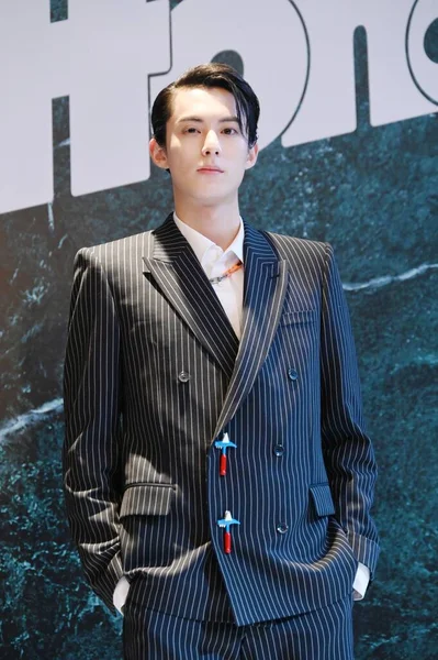 Chinese Actor Model Wang Hedi Attends Campaign Luxury Brand Louis — Foto de Stock