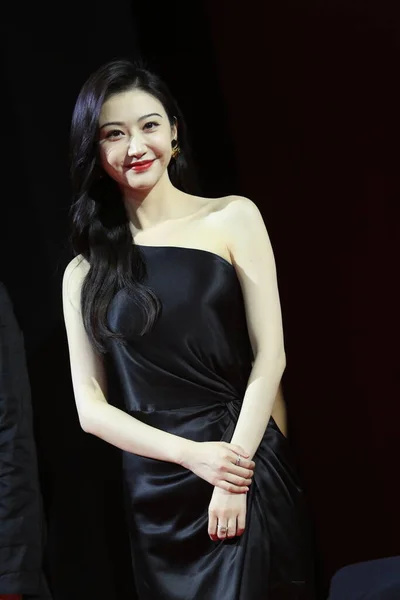 Chinese Actress Jingtian Wearing Strapless Black Dress Attends Press Conference — Stock Photo, Image