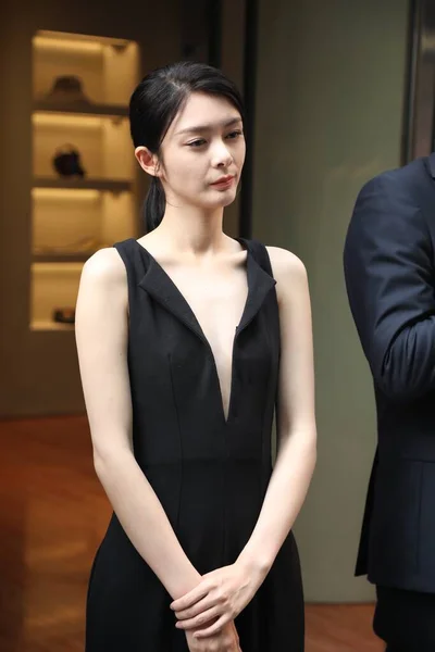 2021年7月20日 在中国北京举行的卡文促销活动上 中国歌手兼女演员付静身穿一身黑色衣服 — 图库照片