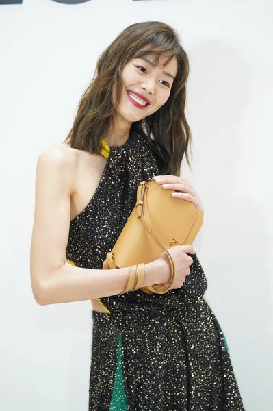 Chinese Model Liu Wen Wears Hanging Sequins Dress Attending Loewe — Zdjęcie stockowe