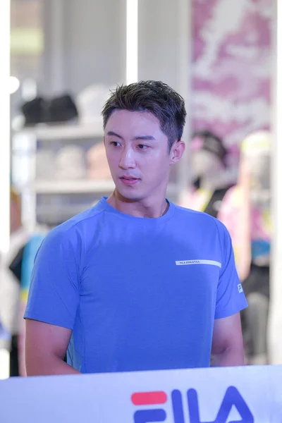 Chinese Actor Model Huang Jingyu Also Known Johnny Huang Stands — Stock Photo, Image