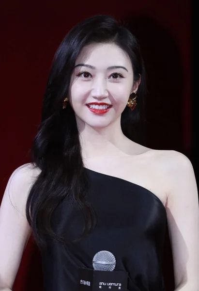 Aktris Tiongkok Jingtian Mengenakan Gaun Hitam Tanpa Tali Menghadiri Konferensi — Stok Foto