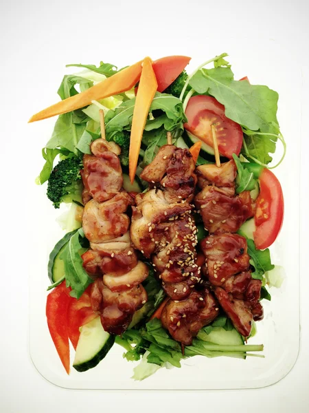 salata tavuk şiş