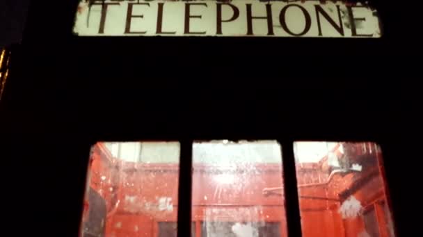 Vecchio telefono pubblico di Londra — Video Stock