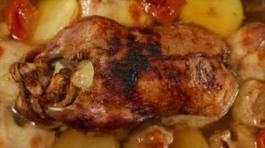 Ördek hala sıcak fırından