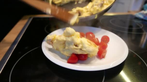 Scrambled eggs — Stock Video