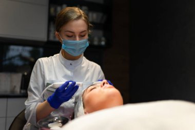 Ultrasonik temizleme ile yüz temizleme prosedürü