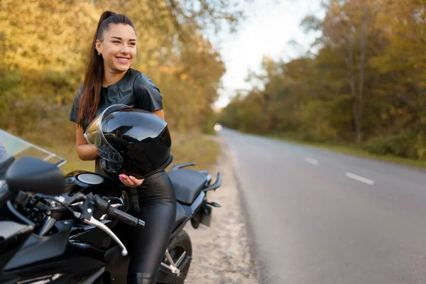 Hermosa Chica Una Motocicleta Deportiva — Foto de Stock