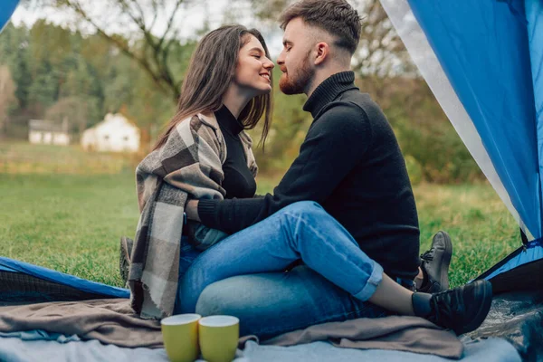 Glückliches Paar Allein Zelt — Stockfoto