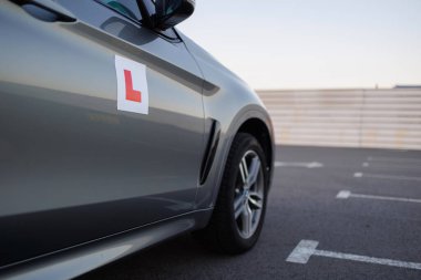 Öğrenci Sürücü İşaretli Araba Eğitim Alanına Park Edildi