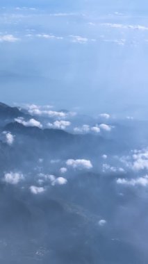 Apls 'ın üstünde bir uçaktan