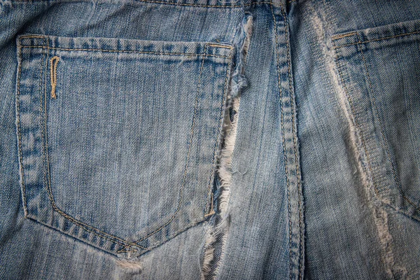 旧撕破的蓝色牛仔裤的细节 质地及背景 — 图库照片