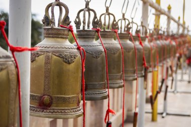 Tayland tapınağındaki çan.