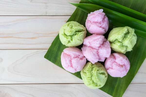 Tayland çölü, Tayland pirinçli un keki ya da buğulanmış kek.