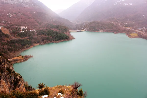 Mountains lake in Pyrenees, winter, spring — Stock Photo, Image