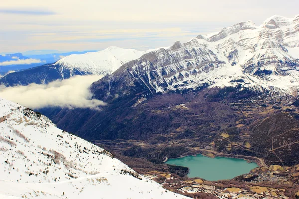 Mountains lake in Pyrenees, winter, spring — Stock Photo, Image