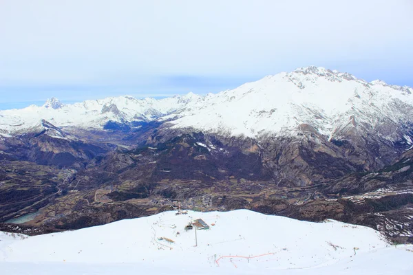 Montañas en los Pirineos, invierno, primavera —  Fotos de Stock