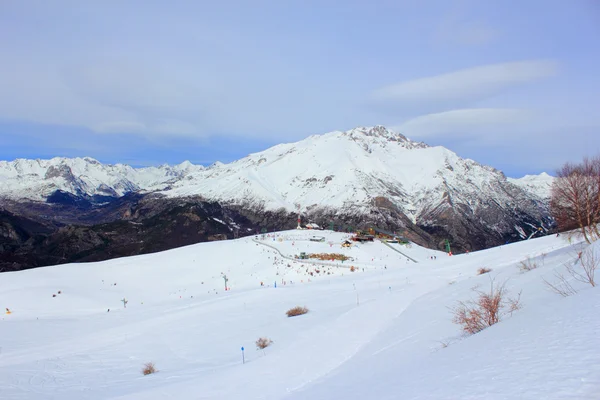 Montagnes des Pyrénées, hiver, printemps — Photo