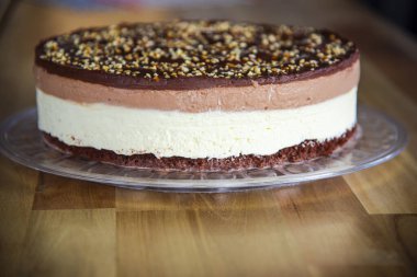 Çikolatalı ve kremalı kek.  