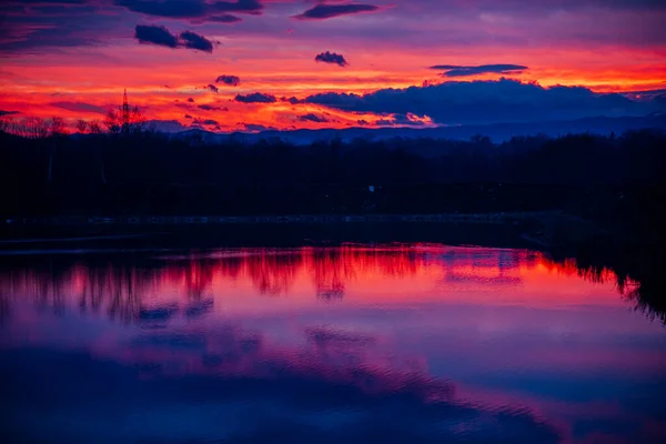 Solnedgång Över Sjön — Stockfoto