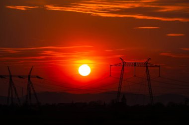 Nehirde gün batımı