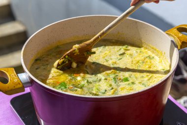 Çorbanın mutfak fotoğrafı.