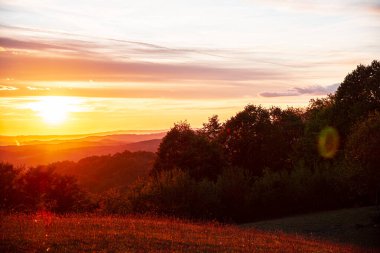 Dağlarda gün batımı