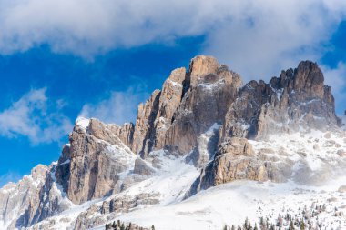 İtalya 'daki Dolomite Dağları manzarası