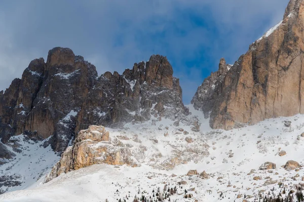 Paisagem Montanhosa Com Picos Cobertos Neve — Fotografia de Stock