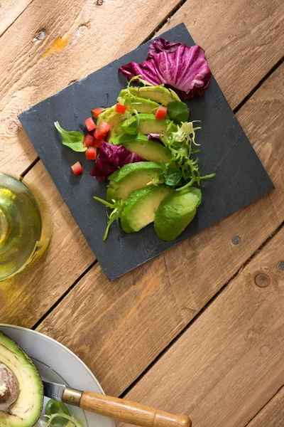 Insalata di avocado e lattuga — Foto Stock