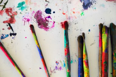 Boya fırçaları, arka plan boyalı 