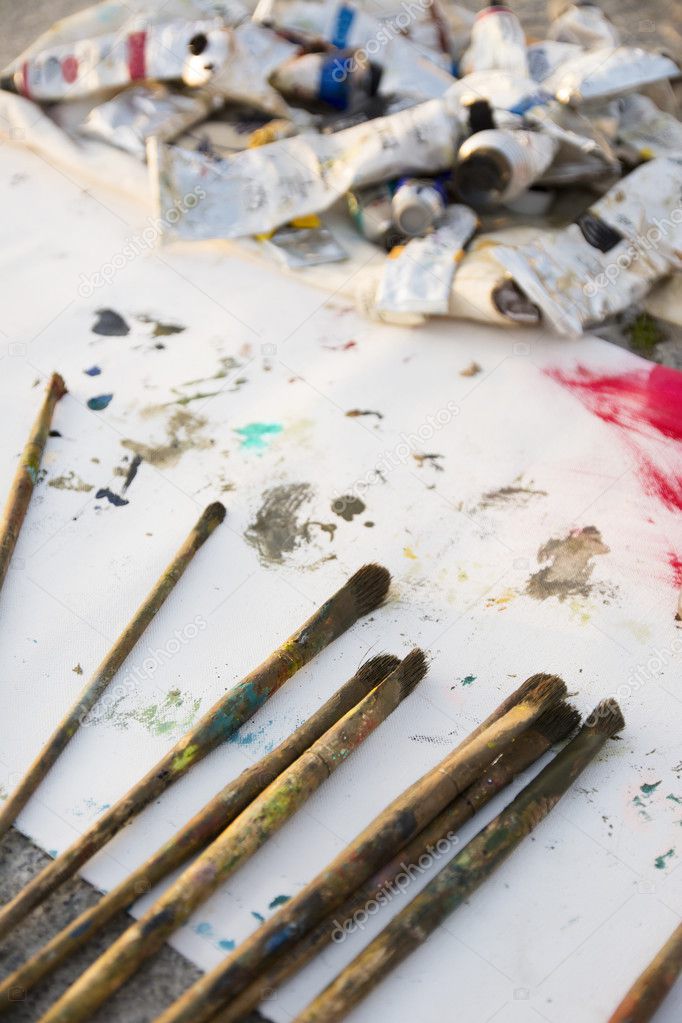 paint brushes, painted background 