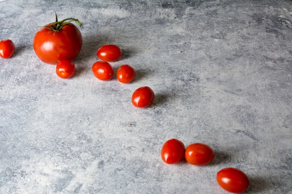 Tomate cereja na textura grunge — Fotografia de Stock