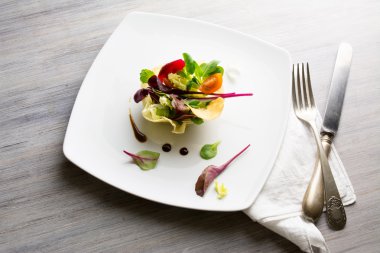 Salata kase brie peyniri,