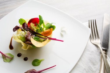 Salata kase brie peyniri,