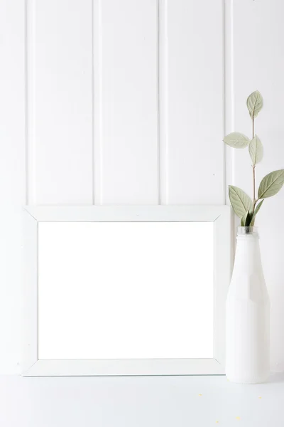 Marco de imagen vacío, decorado con planta verde — Foto de Stock