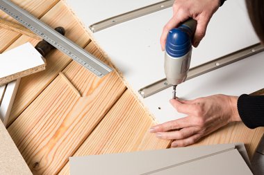 Akülü screwdrive kullanarak Sunta mobilya montaj