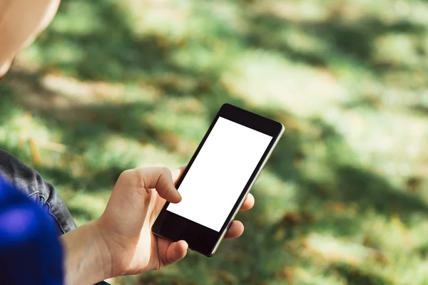 Cep senin elinde olan esmer kadın