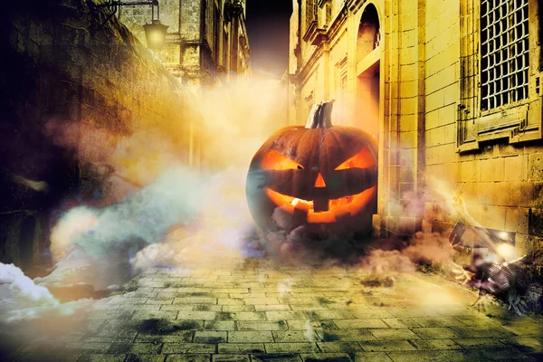 Şehrin soğuk Cadılar Bayramı gecesi