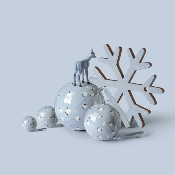 Composición Navideña Hecha Figurita Renos Pie Sobre Bolas Navidad Estrella —  Fotos de Stock