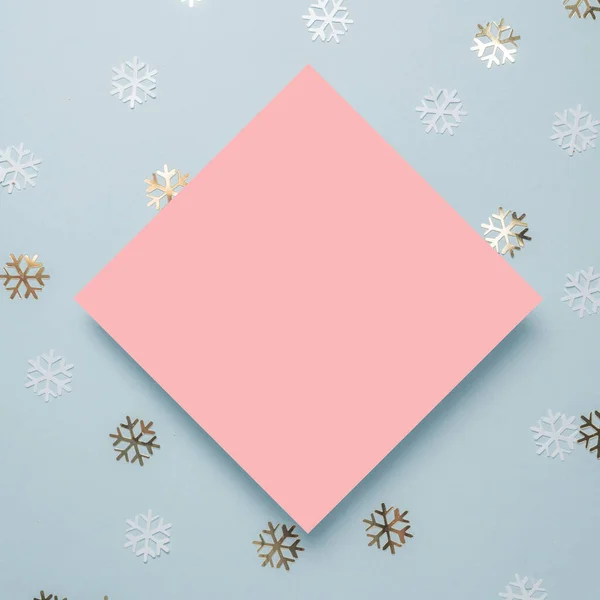 Witte Papieren Kaart Versierd Met Sneeuwvlokken Blauwe Achtergrond Nieuwjaar Kerstmis — Stockfoto