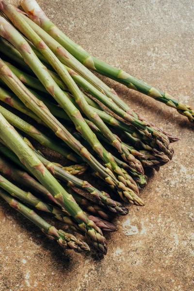 Raw Organic Asparagus Spears Rustic Surface — Stock Photo, Image